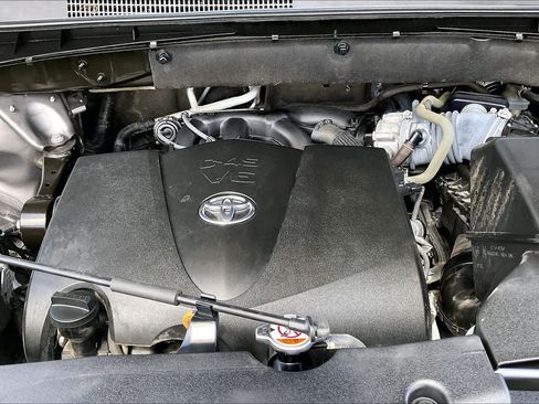 Used 2018 Toyota Highlander LE FWD image 31