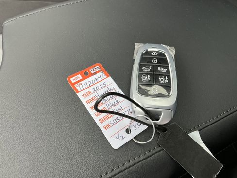 Used 2025 Hyundai Palisade Calligraphy image 8