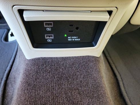 Used 2017 Lincoln Continental Select image 16