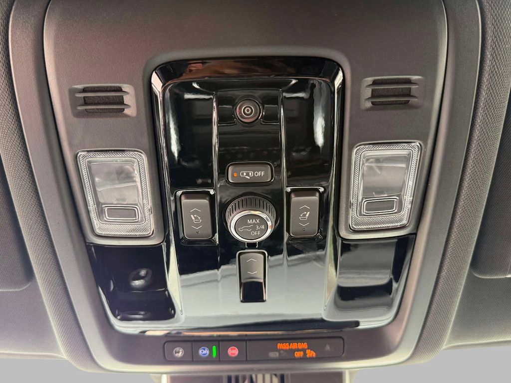 Used 2026 Chevrolet Suburban Premier AWD/4WD image 27