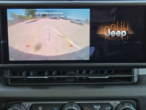 Used 2025 Jeep Wrangler Unlimited Sport AWD/4WD image 13