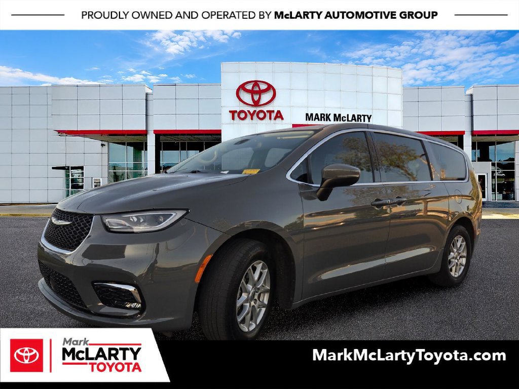 Used 2023 Chrysler Pacifica Touring-L FWD image 1
