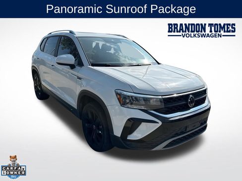 Used 2023 Volkswagen Taos SE w/ Panoramic Sunroof Package FWD image 1