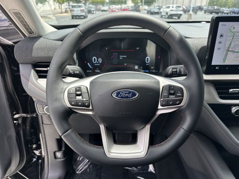 Used 2026 Ford Explorer Active RWD image 18