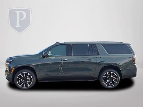 New 2026 Chevrolet Suburban RST w/ Comfort Package AWD/4WD image 10