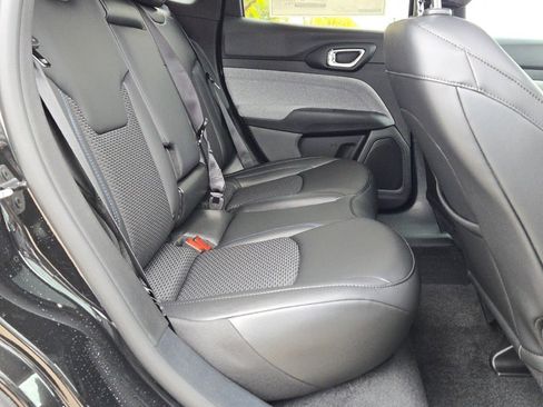 New 2026 Jeep Compass Latitude image 10