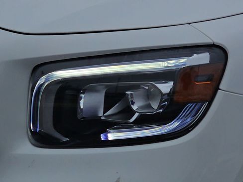 Used 2023 Mercedes-Benz GLB 250 4MATIC image 28