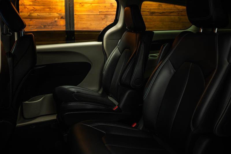 Used 2024 Chrysler Pacifica Limited FWD image 10