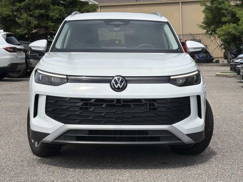Used 2025 Volkswagen Tiguan S FWD image 2