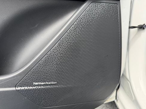 Used 2024 Kia Niro Wave w/ Wave Preserve Package FWD image 10