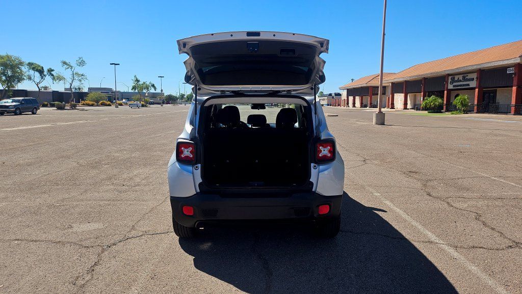 Used 2017 Jeep Renegade Altitude FWD image 13