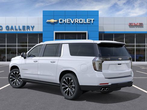 New 2026 Chevrolet Suburban High Country image 3