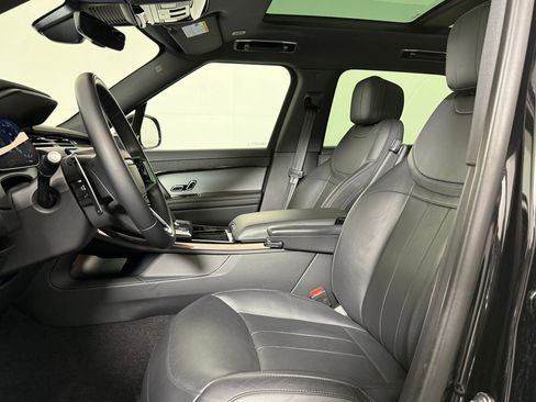 Used 2025 Land Rover Range Rover Sport SE AWD/4WD image 5