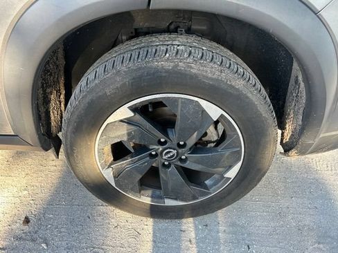Used 2024 Nissan Rogue SV FWD image 20