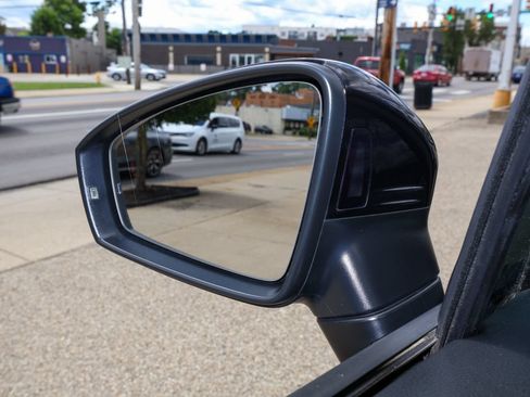 Used 2024 Volkswagen Tiguan SE R-Line FWD image 28