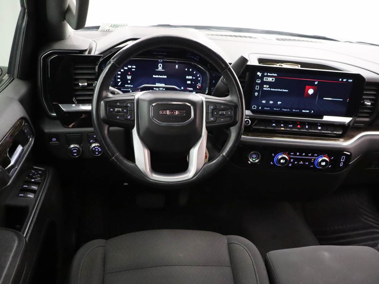 Used 2022 GMC Sierra 1500 Elevation RWD image 4