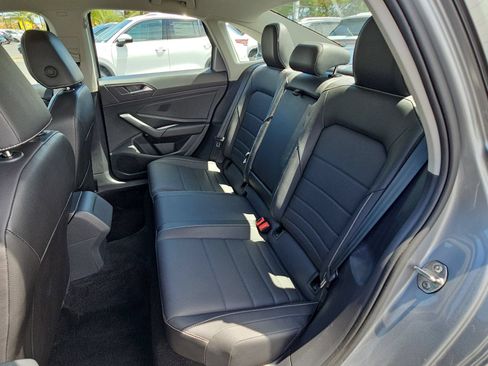 Used 2024 Volkswagen Jetta SE FWD image 13