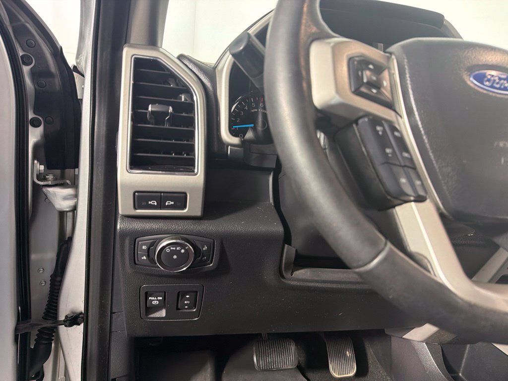 Used 2019 Ford F150 Lariat w/ Equipment Group 502A Luxury AWD/4WD image 14