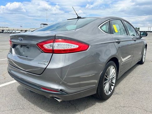 Used 2013 Ford Fusion SE FWD image 4