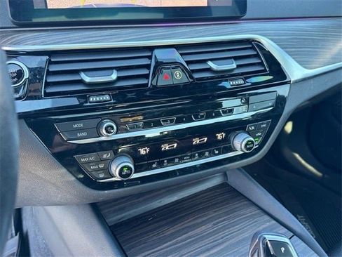 Used 2021 BMW 530i xDrive w/ Premium Package image 23