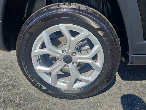 Used 2025 Jeep Compass Latitude image 10