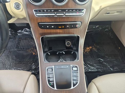 Used 2021 Mercedes-Benz GLC 300 image 17