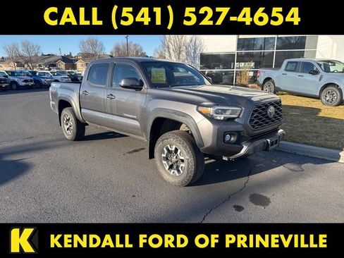 Used 2020 Toyota Tacoma TRD Off-Road image 2