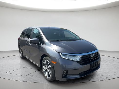 Used 2024 Honda Odyssey Touring image 3