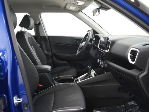 Certified 2025 Hyundai Venue Limited FWD image 12