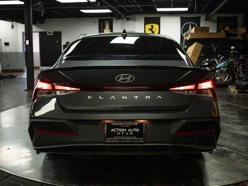 Used 2025 Hyundai Elantra Sport image 6