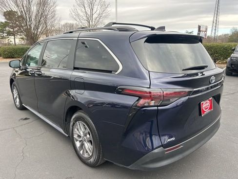 Used 2024 Toyota Sienna LE image 8