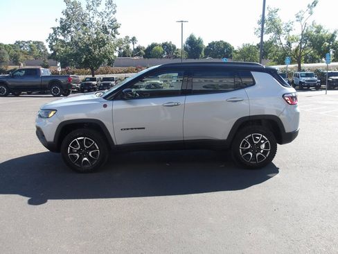 New 2025 Jeep Compass Trailhawk image 5