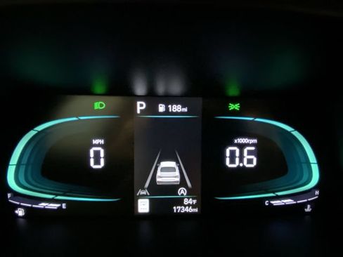 Used 2025 Hyundai Elantra SE FWD image 15