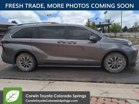 Used 2024 Toyota Sienna LE w/ LE Plus Package AWD/4WD image 3