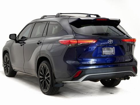 Used 2023 Toyota Highlander XSE image 3