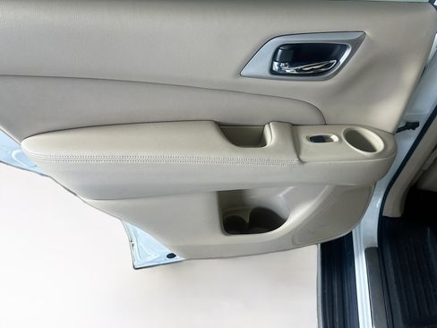 Used 2020 Nissan Pathfinder Platinum w/ Cargo Package image 26