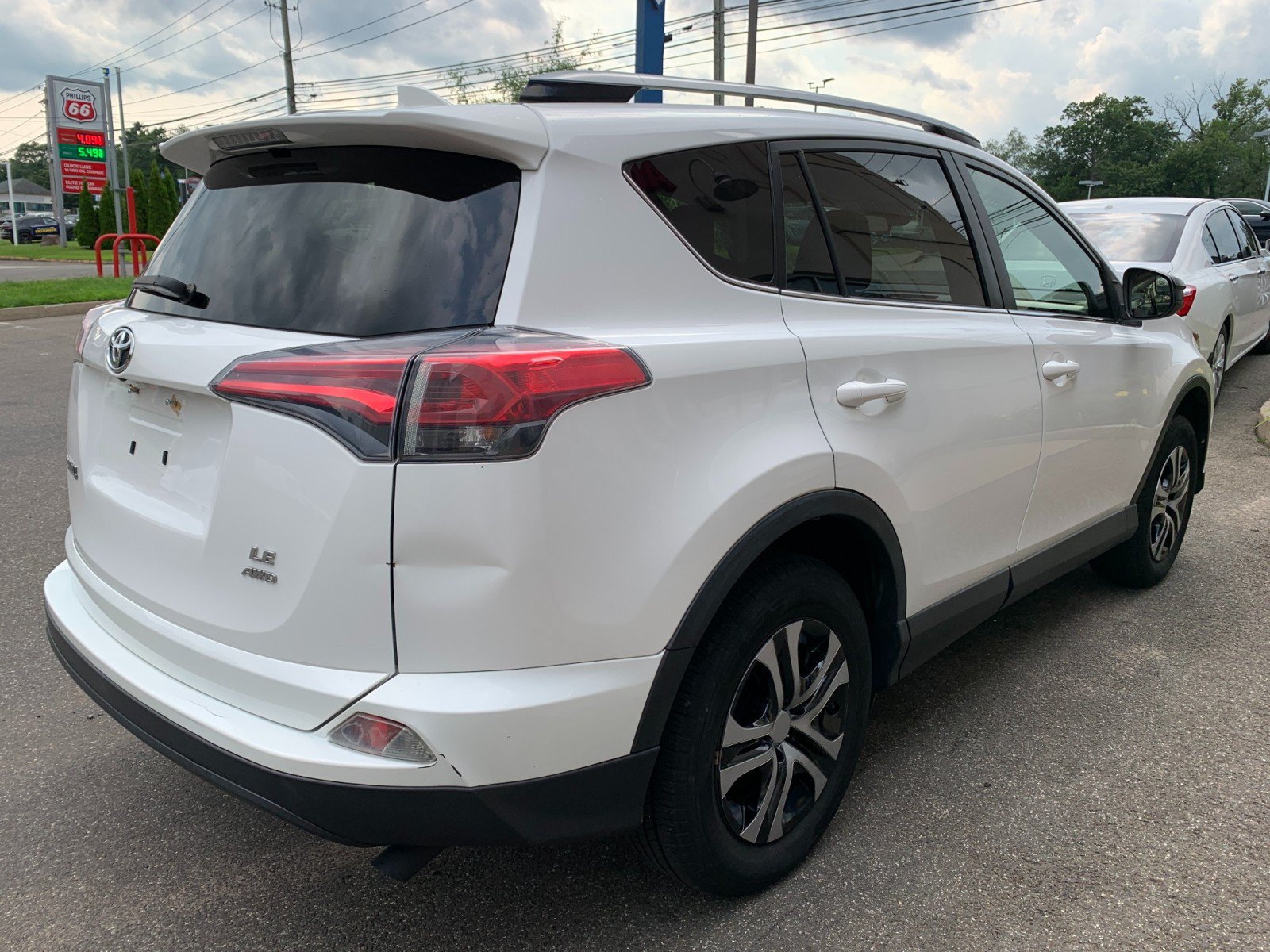 Used 2017 Toyota RAV4 LE w/ All Weather Liner Package AWD/4WD image 7