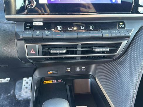 Used 2025 Toyota Camry SE image 20