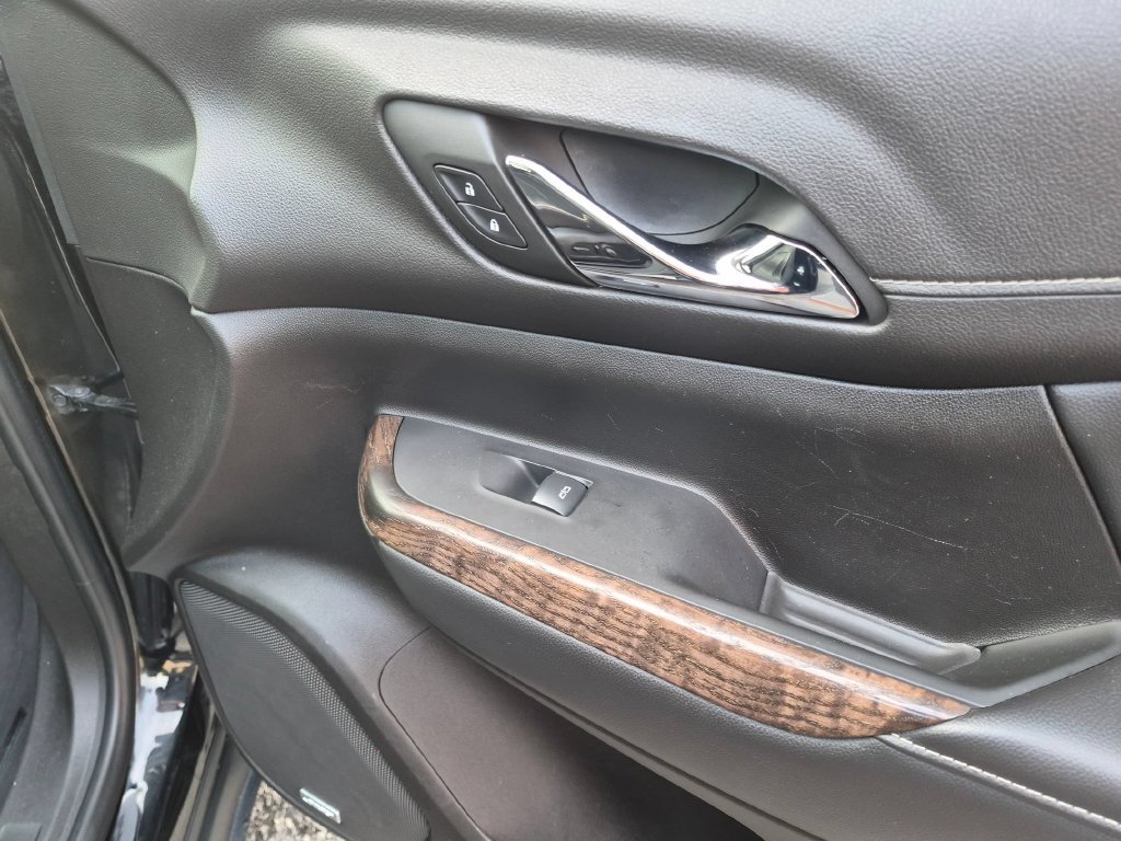 Used 2022 GMC Acadia Denali w/ Black Diamond Edition FWD image 30
