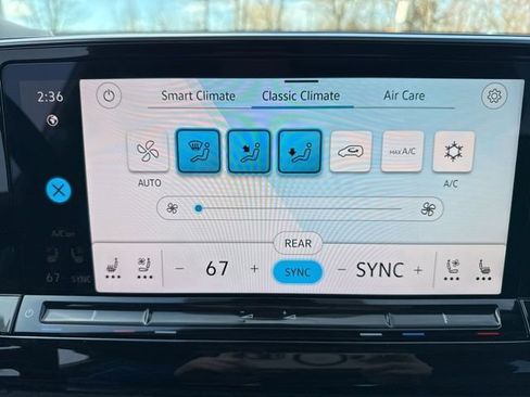 Certified 2025 Volkswagen Atlas SEL Premium R-Line image 17