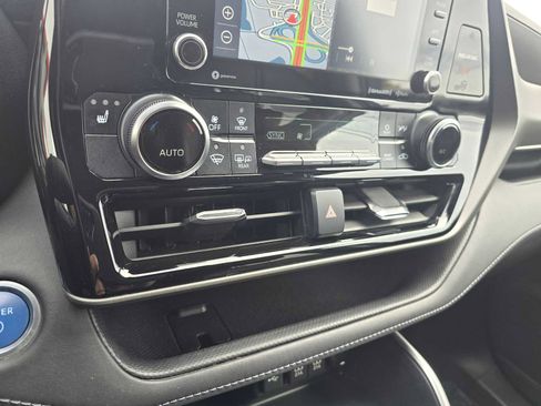 Used 2021 Toyota Highlander XLE image 31