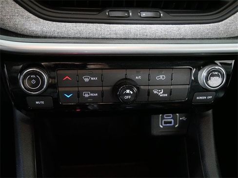 Used 2022 Jeep Compass Latitude image 23