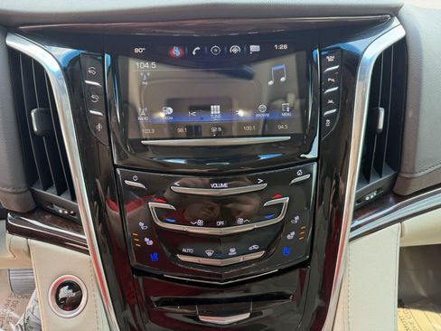 Used 2016 Cadillac Escalade ESV Luxury AWD/4WD image 38