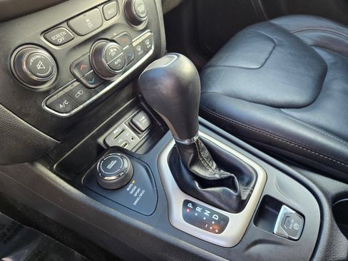 Used 2017 Jeep Cherokee Limited AWD/4WD image 21