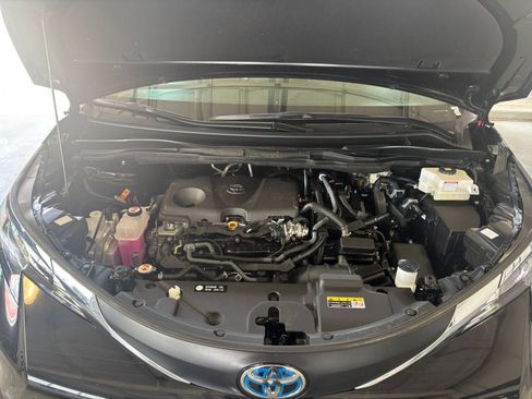 Used 2025 Toyota Sienna XLE FWD image 34