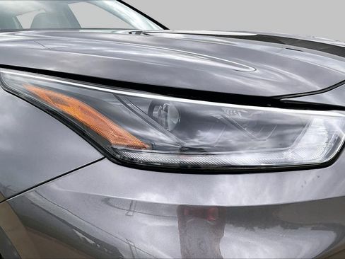 Used 2021 Toyota Highlander XLE FWD image 28