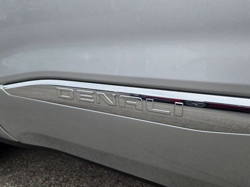 Used 2018 GMC Acadia Denali AWD/4WD image 15