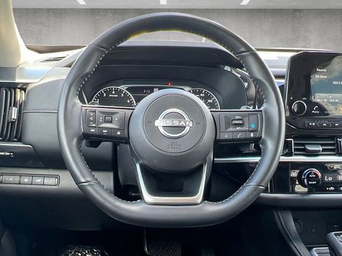 Certified 2025 Nissan Pathfinder SL FWD image 21