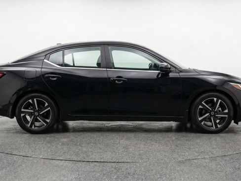 Used 2025 Nissan Sentra SV FWD image 8