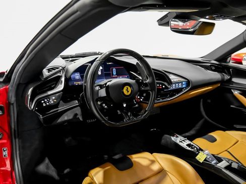 Used 2022 Ferrari SF90 Spider image 5